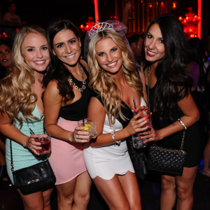 Bachelorette+Diamond+Table+Package