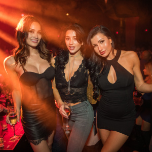 Bachelorette+Diamond+Table+Package